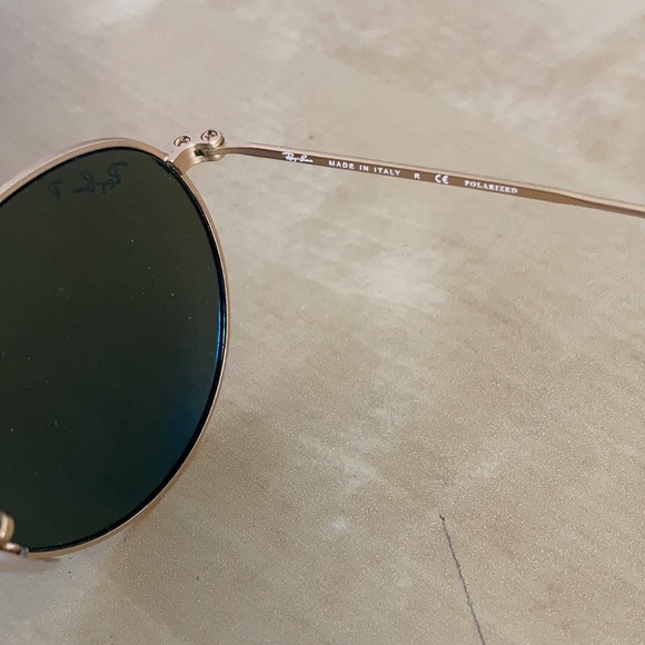 Ray Ban round metal polarized women’s sunglasses, gold frame, blue flash lenses - Picture 11 of 12